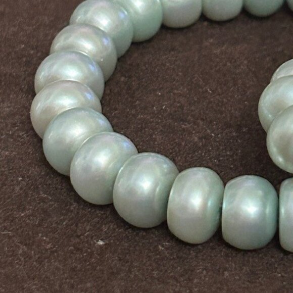 Beautiful, fine Pair Large Honora Cultured Pearl Bracelets Light Green stretch - Picture 2 of 6